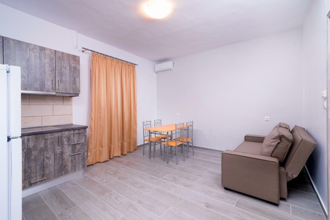 Kentrikon Rooms III & Mint House 利迈纳里亚 外观 照片